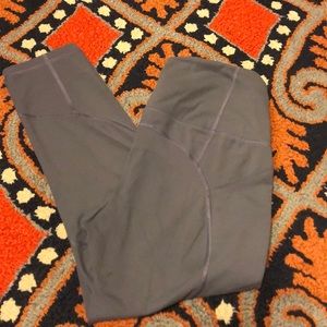 VS gray cropped leggings
